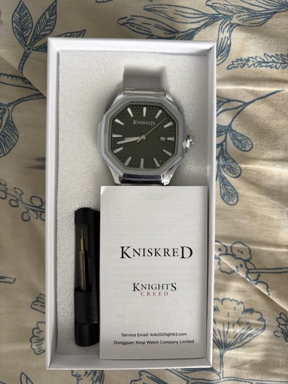 KNISKRED Men’s Silver Green Quartz Watch Date Display New in Box - Picture 4 of 5
